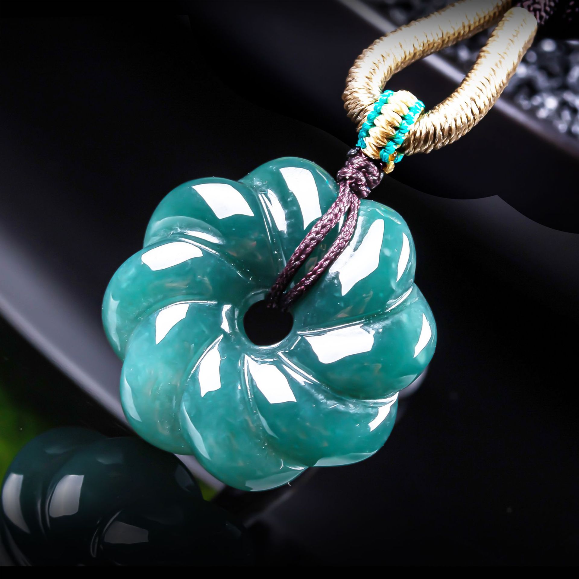 Jewelry & Watches Company - Kalung Liontin Bunga Giok Burma Alami,