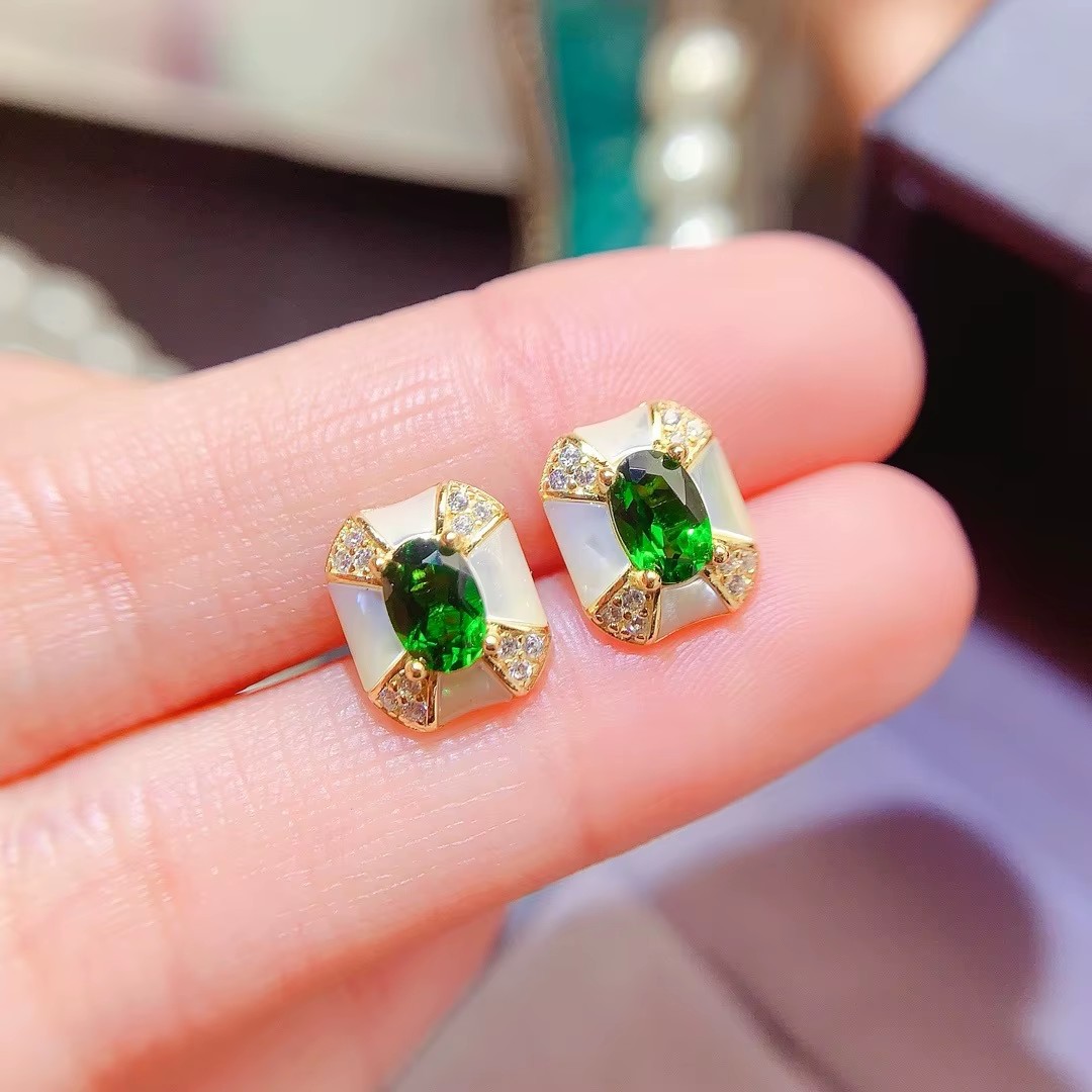 Al Ain Jewelry & Watches Exhibition 2025 - Perhiasan Butik Anting Wanita Diopside Alami