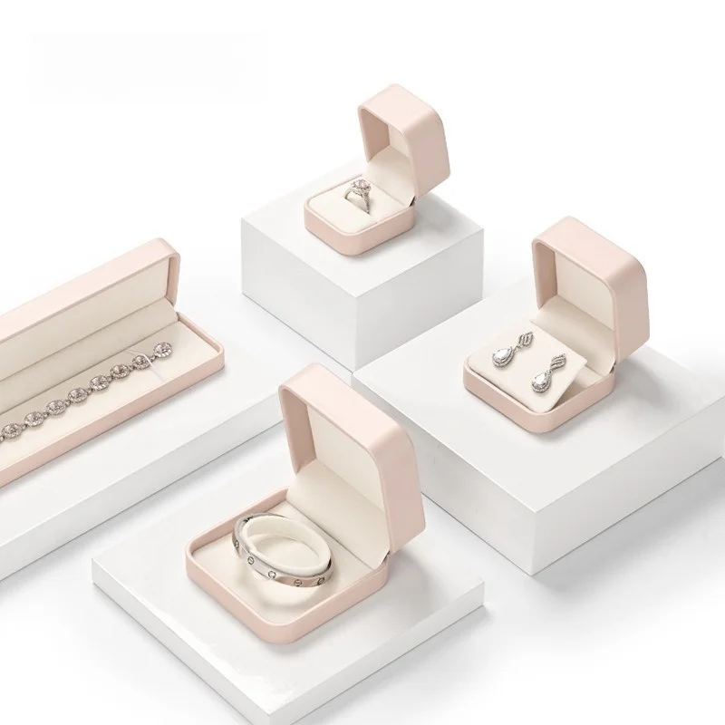 Kotak Cincin Mewah untuk Hadia - Jc Jewelry & Watches ulasan dan harga