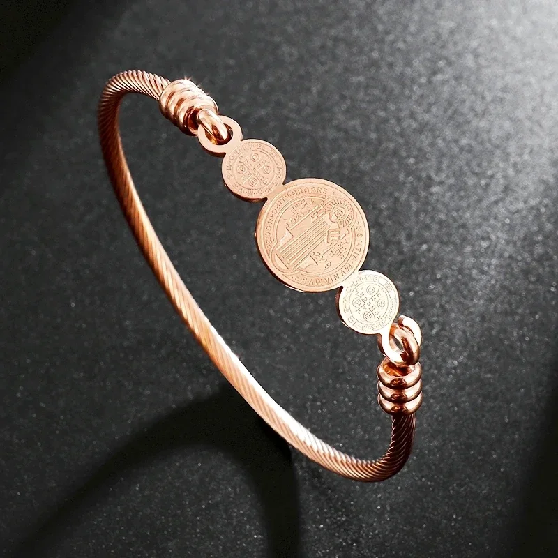 Gelang salib Saint Benito baja - Al Ain Jewelry & Watches Exhibition 2025 ulasan dan harga