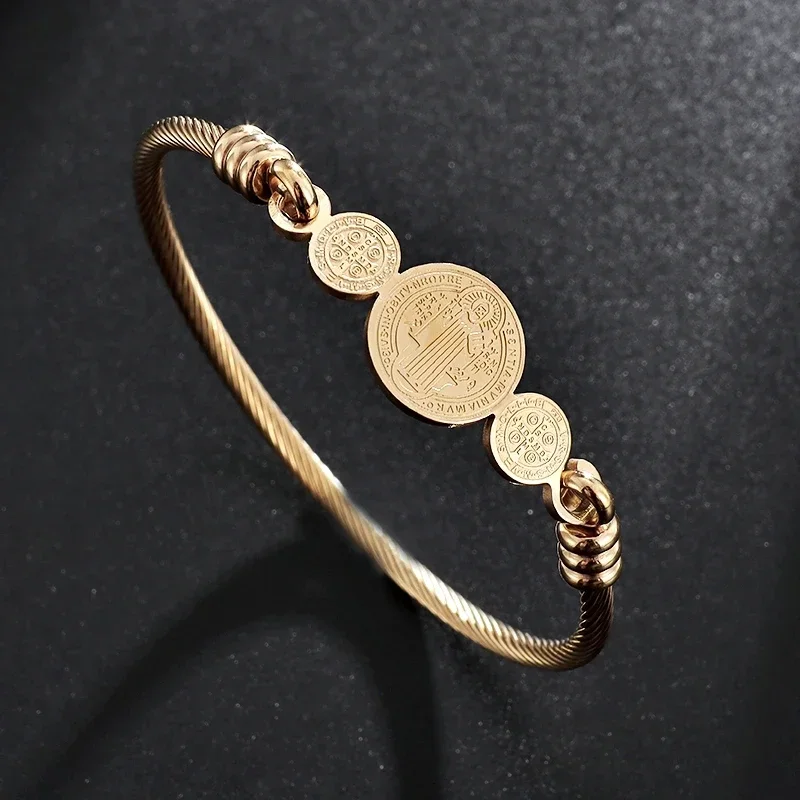 Gelang salib Saint Benito baja - Al Ain Jewelry & Watches Exhibition 2025 ulasan dan harga