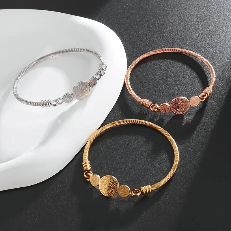 Gelang salib Saint Benito baja - Al Ain Jewelry & Watches Exhibition 2025 ulasan dan harga